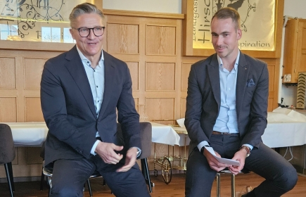 PostFinance-CEO Beat Röthlisberger (l.) im Gespräch mit Programmchef David C. Sutter beim RC Sissach-Oberbaselbiet (Foto: zvg)